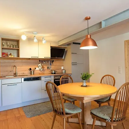 Gaestehaus Grosshoechberg 아파트